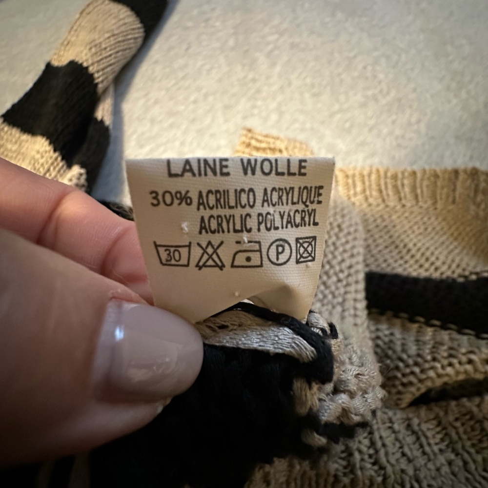 Brandy Melville Black and Tan Crew Neck Sweater - Picture 4 of 5